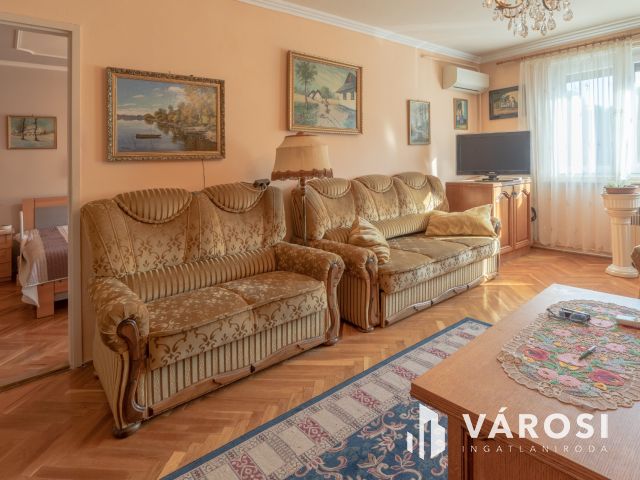 Itt repül a kismadár!