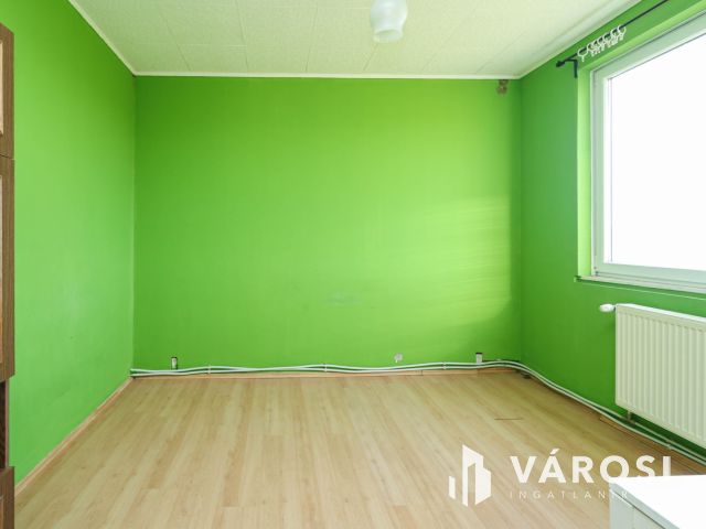 Eladó 55 m²-es, napfényes, erkélyes panel lakás Békésen