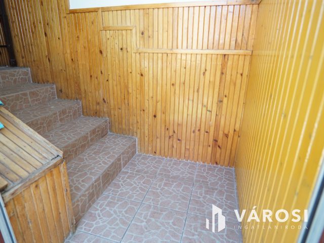 Belváros közeli lakás, garázzsal, zöldterülettel!
