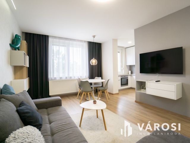 Fiatalos, felújított, berendezett klassz lakás!