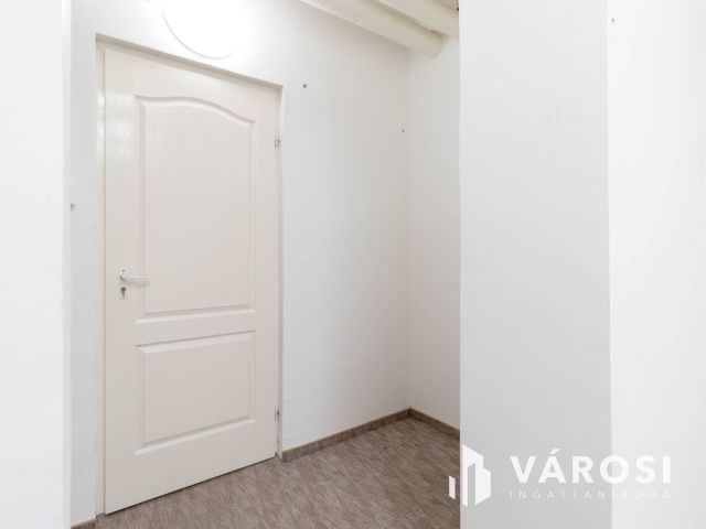 Földszinti, 16 m2-es iroda kiadó Fáy utcai irodaépületben