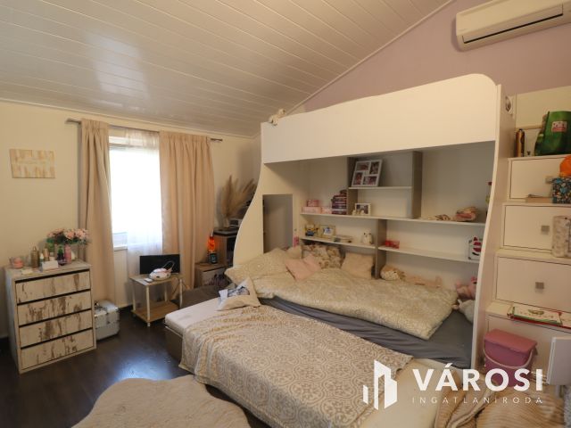 Szerethető,hangulatos családi ház.
