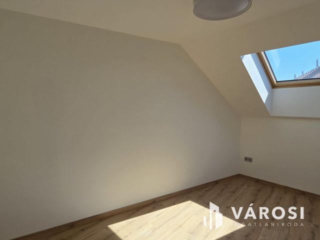 Belvárosi élet egy modern új építésű lakásban-Debrecen